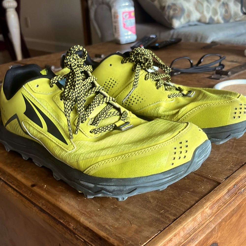 Like new Altras Lone Peak 5